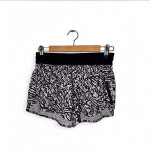 Lululemon Athletica Black and White Shorts size 6